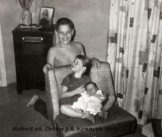 Lester/editedRobert 10, Debra 5, & Kenneth Oct. 1959 1960.JPG